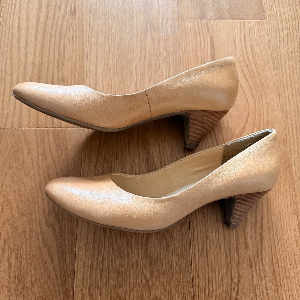 Shoes - Picture 2 of 3